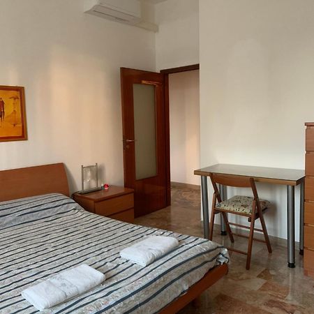 Comfortable Apartament 2 Bedroom Suitable 2-5 Pax โบโลญญา ภายนอก รูปภาพ